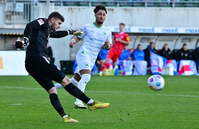 28 01 2024 Soccer Season 2023 2024 2 Soccer Bundesliga 19 Matchday SpVgg Greuther Fürth Kleeblatt KSV Holstein Kiel Störche Sportfoto Zink xwoxzix DFL regulations prohibit any use of photographs as image sequences and or quasi video only for editorial use Timon Weiner 1, Holstein Kiel Armindo Sieb 30, SpVgg Greuther Fürth