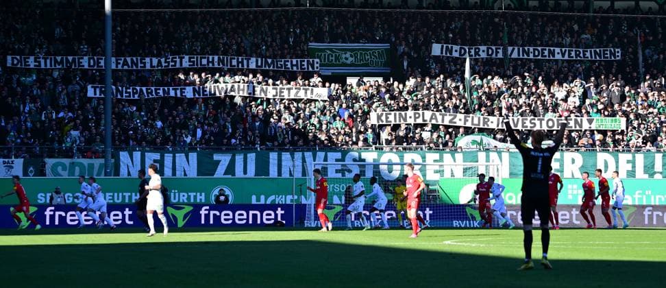 28 01 2024 Soccer Season 2023 2024 2 Soccer Bundesliga 19 Matchday SpVgg Greuther Fürth Kleeblatt KSV Holstein Kiel Störche Sportfoto Zink xwoxzix DFL regulations prohibit any use of photographs as image sequences and or quasi video only for editorial use Kleeblattfans Fans Fanblock Protest against investors