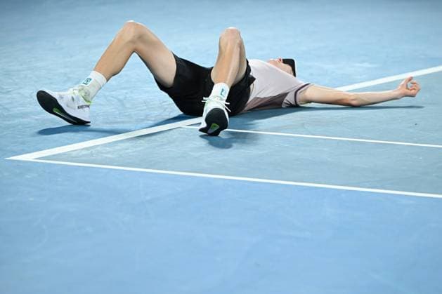 TENNIS AUSTRALIAN OPEN, Jannik Sinner of Italy drops onto the court as he celebrates match point during his Men?s Singles final win against Daniil Medvedev of Russia on Rod Laver Arena on Day 15 of the 2024 Australian Open at Melbourne Park in Melbourne, Sunday, January 28, 2024. ( NO ARCHIVING, EDITORIAL USE ONLY, NO USE IN BOOKS WITHOUT CONSENT MELBOURNE VICTORIA AUSTRALIA  Copyright: xJOELxCARRETTx 20240128001894771112