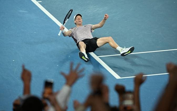TENNIS AUSTRALIAN OPEN, Jannik Sinner of Italy reacts after winning the Men?s Singles final against Daniil Medvedev of Russia on Rod Laver Arena on Day 15 of the 2024 Australian Open at Melbourne Park in Melbourne, Sunday, January 28, 2024. ( NO ARCHIVING, EDITORIAL USE ONLY, NO USE IN BOOKS WITHOUT CONSENT MELBOURNE VICTORIA AUSTRALIA  Copyright: xJAMESxROSSx 20240128001894772602