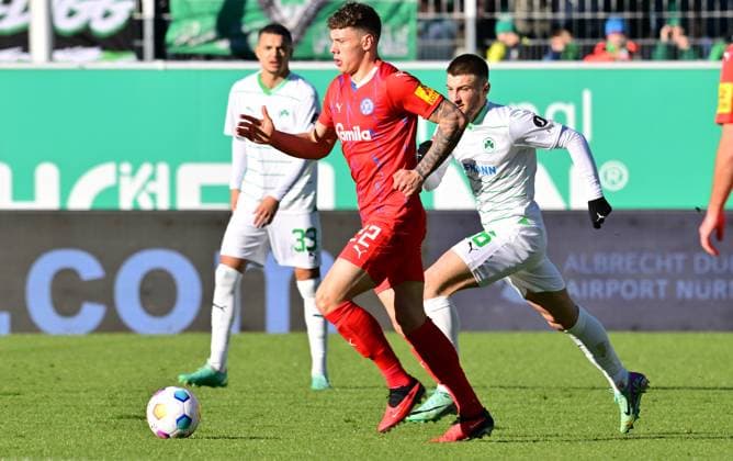 28 01 2024 Soccer Season 2023 2024 2 Soccer Bundesliga 19 Matchday SpVgg Greuther Fürth Kleeblatt KSV Holstein Kiel Störche Sportfoto Zink xwoxzix DFL regulations prohibit any use of photographs as image sequences and or quasi video only for editorial use Nicolai Remberg 22, Holstein Kiel Lukas Petkov 16, SpVgg Greuther Fürth