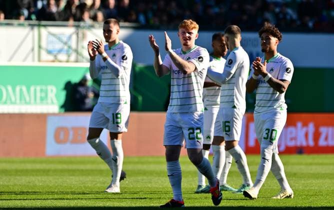 28 01 2024 Soccer Season 2023 2024 2 Soccer Bundesliga 19 Matchday SpVgg Greuther Fürth Kleeblatt KSV Holstein Kiel Störche Sportfoto Zink MeZi xmexzix DFL regulations prohibit any use of photographs as image sequences and or quasi video only for editorial use Robert Wagner 22, SpVgg Greuther Fürth Armindo Sieb 30, SpVgg Greuther Fürth