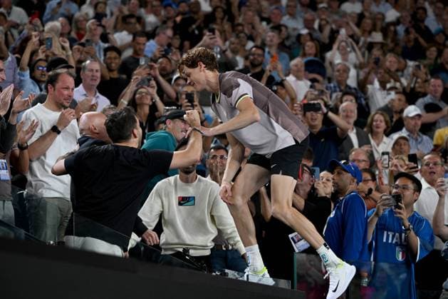 TENNIS AUSTRALIAN OPEN, Jannik Sinner of Italy celebrates with his team following his Men?s Singles final win against Daniil Medvedev of Russia on Rod Laver Arena on Day 15 of the 2024 Australian Open at Melbourne Park in Melbourne, Sunday, January 28, 2024. ( NO ARCHIVING, EDITORIAL USE ONLY, NO USE IN BOOKS WITHOUT CONSENT MELBOURNE VICTORIA AUSTRALIA  Copyright: xJOELxCARRETTx 20240129001894780630