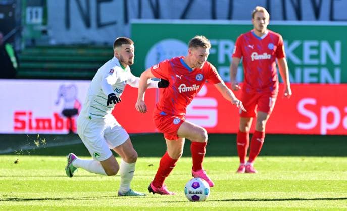 28 01 2024 Soccer Season 2023 2024 2 Soccer Bundesliga 19 Matchday SpVgg Greuther Fürth Kleeblatt KSV Holstein Kiel Störche Sportfoto Zink MeZi xmexzix DFL regulations prohibit any use of photographs as image sequences and or quasi video only for editorial use Lukas Petkov 16, SpVgg Greuther Fürth, left Jonas Sterner 32, Holstein Kiel