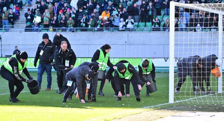 28 01 2024 Soccer Season 2023 2024 2 Soccer Bundesliga 19 Matchday SpVgg Greuther Fürth Kleeblatt KSV Holstein Kiel Störche Sportfoto Zink MeZi xmexzix DFL regulations prohibit any use of photographs as image sequences and or quasi video only for editorial use Stewards collect projectiles again Protest against DFL investors Match interruption