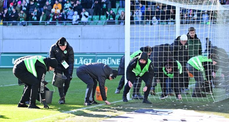 28 01 2024 Soccer Season 2023 2024 2 Soccer Bundesliga 19 Matchday SpVgg Greuther Fürth Kleeblatt KSV Holstein Kiel Störche Sportfoto Zink MeZi xmexzix DFL regulations prohibit any use of photographs as image sequences and or quasi video only for editorial use Stewards collect projectiles again Protest against DFL investors Match interruption