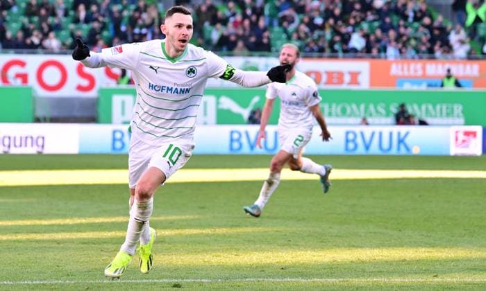 28 01 2024 Soccer Season 2023 2024 2 Soccer Bundesliga 19 Matchday SpVgg Greuther Fürth Kleeblatt KSV Holstein Kiel Störche Sportfoto Zink xwoxzix DFL regulations prohibit any use of photographs as image sequences and or quasi video only for editorial use Torjubel Jubel Freude nach Treffer Goal Shot for 2 1 by Branimir Hrgota 10 SpVgg Greuther Fürth