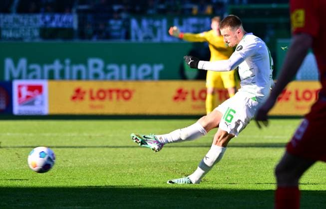28 01 2024 Soccer Season 2023 2024 2 Soccer Bundesliga 19 Matchday SpVgg Greuther Fürth Kleeblatt KSV Holstein Kiel Störche Sportfoto Zink xwoxzix DFL regulations prohibit any use of photographs as image sequences and or quasi video only for editorial use Lukas Petkov 16, SpVgg Greuther Fürth