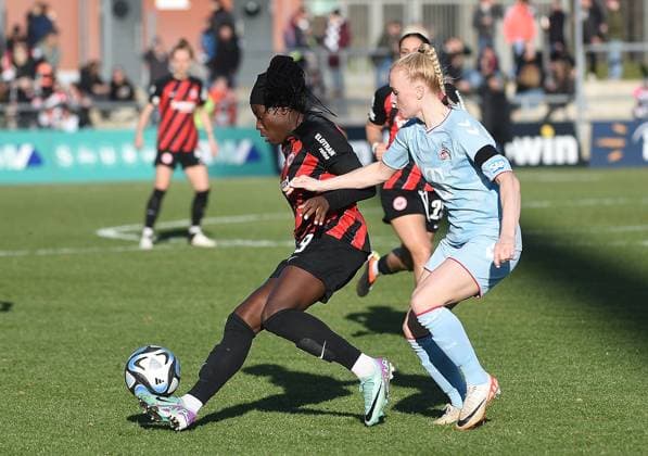 28 01 2024, xhbx, Fussball 1 Bundesliga Damen, Eintracht Frankfurt Frauen 1 FC Köln emspor, v l Nicole Anyomi Eintracht Frankfurt Damen , Anna Gerhardt 1 FC Köln Damen DFL DFB REGULATIONS PROHIBIT ANY USE OF PHOTOGRAPHS as IMAGE SEQUENCES and or QUASI VIDEO Frankfurt am Main