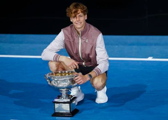 L R Jannik Sinner ITA with the trophy, trophyTrophy, award ceremony, presentation, Australian Open 2024, Melbourne Park, Melbourne, Victoria, Australia Copyright: xJuergenxHasenkopfx
