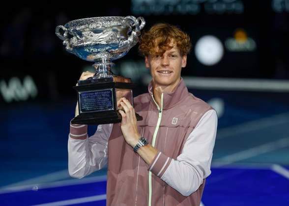L R Jannik Sinner ITA with the trophy, trophyTrophy, award ceremony, presentation, Australian Open 2024, Melbourne Park, Melbourne, Victoria, Australia Copyright: xJuergenxHasenkopfx