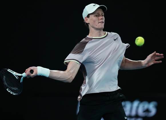 (240128) -- MELBOURNE, Jan. 28, 2024 Jannik Sinner hits a return during the men s singles final between Jannik Sinner of Italy and Daniil Medvedev of Russia at Australian Open tennis tournament in Melbourne, Australia, Jan. 28, 2024. ) (SP)AUSTRALIA-MELBOURNE-TENNIS-AUSTRALIAN OPEN-FINAL WangxShen 