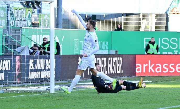 28 01 2024 Soccer Season 2023 2024 2 Soccer Bundesliga 19 Matchday SpVgg Greuther Fürth Kleeblatt KSV Holstein Kiel Störche Sportfoto Zink MeZi xmexzix DFL regulations prohibit any use of photographs as image sequences and or quasi video only for editorial use Dennis Srbeny 7, SpVgg Greuther Fürth Goal celebration Joy after scoring Goal shot for 2 1 by Branimir Hrgota 10 SpVgg Greuther Fürth, not in picture against Timon Weiner 1, Holstein Kiel