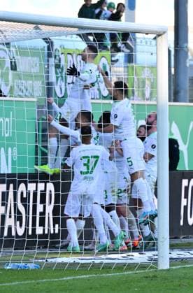28 01 2024 Soccer Season 2023 2024 2 Soccer Bundesliga 19 Matchday SpVgg Greuther Fürth Kleeblatt KSV Holstein Kiel Störche Sportfoto Zink MeZi xmexzix DFL regulations prohibit any use of photographs as image sequences and or quasi video only for editorial use Torjubel Jubel nach Treffer Torschuß zum 2 1 durch Branimir Hrgota 10 SpVgg Greuther Fürth