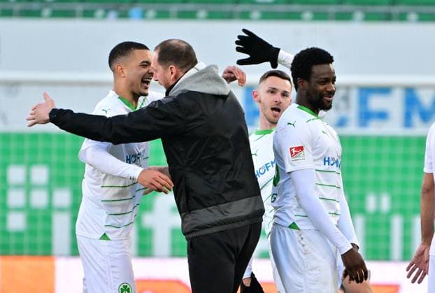 28 01 2024 Soccer Season 2023 2024 2 Soccer Bundesliga 19 Matchday SpVgg Greuther Fürth Kleeblatt KSV Holstein Kiel Störche Sportfoto Zink MeZi xmexzix DFL regulations prohibit any use of photographs as image sequences and or quasi video only for editorial use Jubel Freude nach Spielende Maximilian Solomon Dietz 33, SpVgg Greuther Fürth Branimir Hrgota 10 SpVgg Greuther Fürth Gideon Jung 23, SpVgg Greuther Fürth