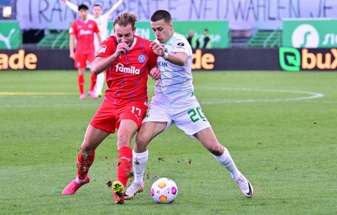 28 01 2024 Soccer Season 2023 2024 2 Soccer Bundesliga 19 Matchday SpVgg Greuther Fürth Kleeblatt KSV Holstein Kiel Störche Sportfoto Zink xwoxzix DFL regulations prohibit any use of photographs as image sequences and or quasi video only for editorial use Timo Becker 17, Holstein Kiel Leander Popp 20, SpVgg Greuther Fürth