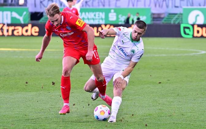 28 01 2024 Soccer Season 2023 2024 2 Soccer Bundesliga 19 Matchday SpVgg Greuther Fürth Kleeblatt KSV Holstein Kiel Störche Sportfoto Zink xwoxzix DFL regulations prohibit any use of photographs as image sequences and or quasi video only for editorial use Timo Becker 17, Holstein Kiel Leander Popp 20, SpVgg Greuther Fürth