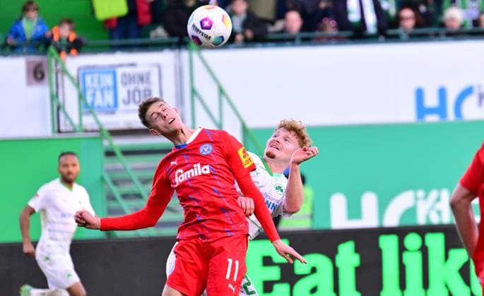 28 01 2024 Soccer Season 2023 2024 2 Soccer Bundesliga 19 Matchday SpVgg Greuther Fürth Kleeblatt KSV Holstein Kiel Störche Sportfoto Zink xwoxzix DFL regulations prohibit any use of photographs as image sequences and or quasi video only for editorial use Alexander Bernhardsson 11, Holstein Kiel Robert Wagner 22, SpVgg Greuther Fürth