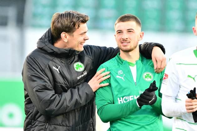 28 01 2024 Soccer Season 2023 2024 2 Soccer Bundesliga 19 Matchday SpVgg Greuther Fürth Kleeblatt KSV Holstein Kiel Störche Sportfoto Zink MeZi xmexzix DFL regulations prohibit any use of photographs as image sequences and or quasi video only for editorial use Leon Schaffran 25, SpVgg Greuther Fürth, left Lukas Petkov 16, SpVgg Greuther Fürth Jubel Freude nach Spielende
