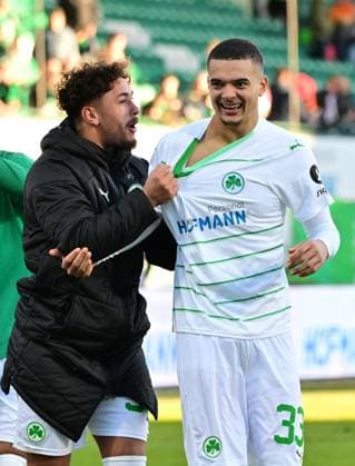 28 01 2024 Soccer Season 2023 2024 2 Soccer Bundesliga 19 Matchday SpVgg Greuther Fürth Kleeblatt KSV Holstein Kiel Störche Sportfoto Zink MeZi xmexzix DFL regulations prohibit any use of photographs as image sequences and or quasi video only for editorial use Armindo Sieb 30, SpVgg Greuther Fürth, left Maximilian Solomon Dietz 33, SpVgg Greuther Fürth Jubel Freude nach Spielende