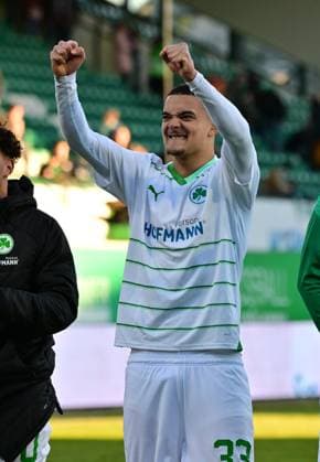 28 01 2024 Soccer Season 2023 2024 2 Soccer Bundesliga 19 Matchday SpVgg Greuther Fürth Kleeblatt KSV Holstein Kiel Störche Sportfoto Zink MeZi xmexzix DFL regulations prohibit any use of photographs as image sequences and or quasi video only for editorial use Maximilian Solomon Dietz 33, SpVgg Greuther Fürth clenches fists cheers joy after end of match
