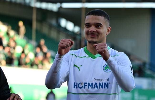 28 01 2024 Soccer Season 2023 2024 2 Soccer Bundesliga 19 Matchday SpVgg Greuther Fürth Kleeblatt KSV Holstein Kiel Störche Sportfoto Zink MeZi xmexzix DFL regulations prohibit any use of photographs as image sequences and or quasi video only for editorial use Maximilian Solomon Dietz 33, SpVgg Greuther Fürth Jubel Freude nach Spielende ballt Faust Fäuste