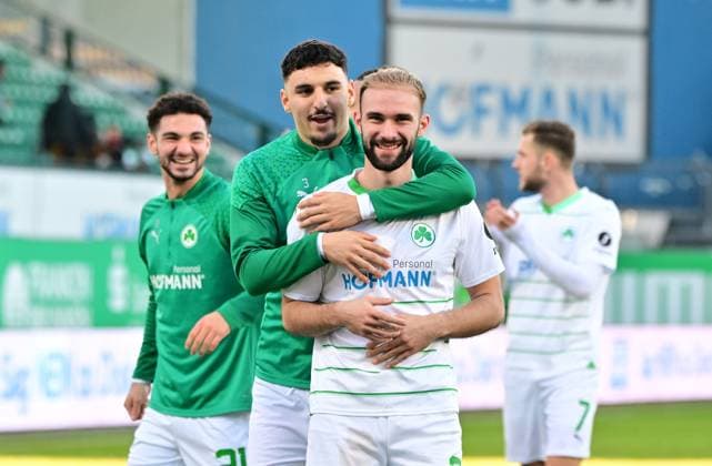 28 01 2024 Soccer Season 2023 2024 2 Soccer Bundesliga 19 Matchday SpVgg Greuther Fürth Kleeblatt KSV Holstein Kiel Störche Sportfoto Zink MeZi xmexzix DFL regulations prohibit any use of photographs as image sequences and or quasi video only for editorial use Oualid Mhamdi 3, SpVgg Greuther Fürth Simon Asta 2, SpVgg Greuther Fürth Jubel Freude nach Spielende