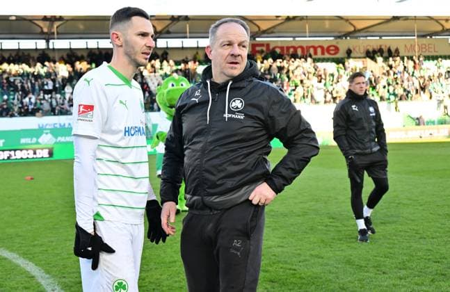 28 01 2024 Soccer Season 2023 2024 2 Soccer Bundesliga 19 Matchday SpVgg Greuther Fürth Kleeblatt KSV Holstein Kiel Störche Sportfoto Zink xwoxzix DFL regulations prohibit any use of photographs as image sequences and or quasi video only for editorial use Branimir Hrgota 10 SpVgg Greuther Fürth Alexander Zorniger Trainer SpVgg Greuther Fürth after the end of the match