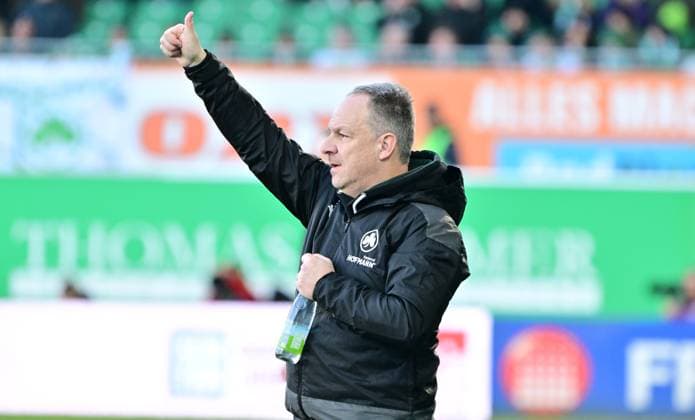 28 01 2024 Soccer Season 2023 2024 2 Soccer Bundesliga 19 Matchday SpVgg Greuther Fürth Kleeblatt KSV Holstein Kiel Störche Sportfoto Zink MeZi xmexzix DFL regulations prohibit any use of photographs as image sequences and or quasi video only for editorial use Alexander Zorniger Trainer SpVgg Greuther Fürth Thumbs up Thumbs up