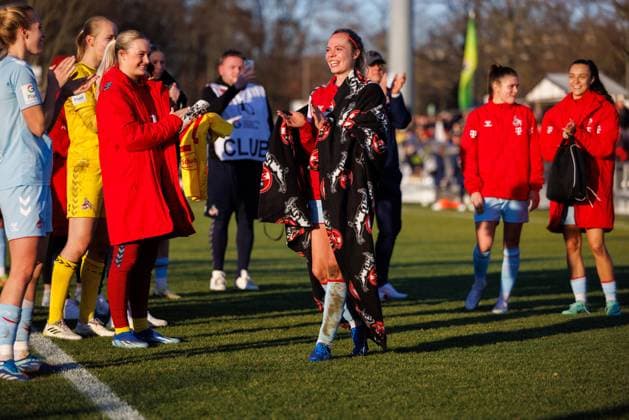 GPFBL Eintracht Frankfurt 1 FC Köln, 11 Matchday, 28 01 2024, Frankfurt Janina Hechler 1 FC Köln 28 gets serenaded by the fans on her birthday Matchday 11 of the Google Pixel Womens Bundesliga between Eintracht Frankfurt and 1 FC Köln at Stadion am Brentanobad in Frankfurt on 28 01 2024 Copyright: xBEAUTIFULxSPORTS Hahnex