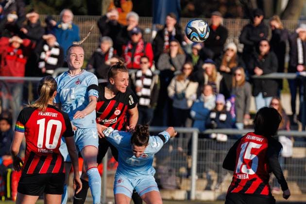 GPFBL Eintracht Frankfurt 1 FC Köln, Matchday 11, 28 01 2024, Frankfurt After a corner Lara Praönikar Eintracht Frankfurt 7 heads the ball against the crossbar Matchday 11 of the Google Pixel Womens Bundesliga between Eintracht Frankfurt and 1 FC Köln at Stadion am Brentanobad in Frankfurt on 28 01 2024 Copyright: xBEAUTIFULxSPORTS Hahnex