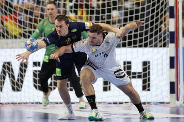 GER, EHF Euro 2024, Men, Match for 3rd place, Cologne, Sweden SWE vs Germany GER 28 01 2024, Lanxess Arena , Koeln , GER, EHF Euro 2024, Men, Match for 3rd place, Cologne, Sweden SWE vs Germany GER , in the picture Johannes Golla GER 4 , in a duel against Felix Claar SWE 19 , nordphotoxGmbHx xMeuter nph00351
