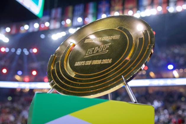 28 01 2024, EHF EURO 2024, European Mens Handball Championship, Lanxess Arena in Cologne, Final, France Denmark The golden EHF winners trophy for the winner in close-up North Rhine-Westphalia Germany