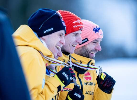 Bilder des Jahres 2024, Sport 01 Januar Sport Themen der Woche KW04 Sport Bilder des Tages SKI FLYING - FIS Ski Flying World Championship, WM, Weltmeisterschaft Bad Mitterndorf BAD MITTERNDORF,AUSTRIA,28.JAN.24 - NORDIC SKIING, Ski jumping, Skispringen, Ski, nordisch SKI FLYING - FIS Ski Flying World Championships Kulm, team event. Image shows the team of GER.  GEPAxpictures xEdgarxEisner