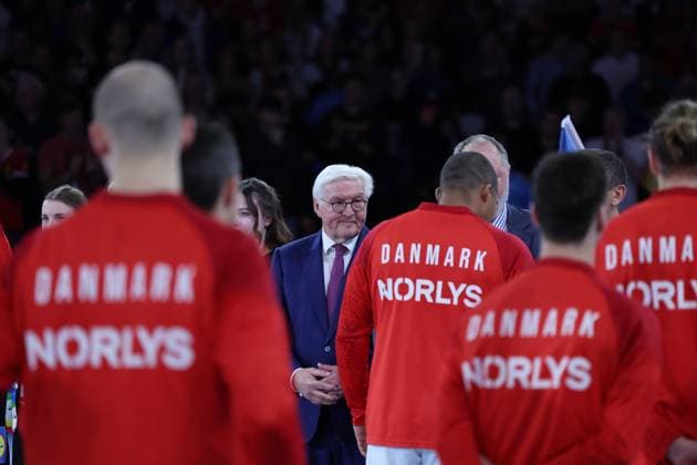 GER, EHF Euro 2024, Men, Final, Cologne, France FRA vs Denmark DEN 28 01 2024, Lanxess Arena , Koeln , GER, EHF Euro 2024, Men, Final, Cologne, France FRA vs Denmark DEN , in the picture Frank Walter Steinmeier Federal President hands over the medals nordphotoxGmbHx xMeuter nph00351