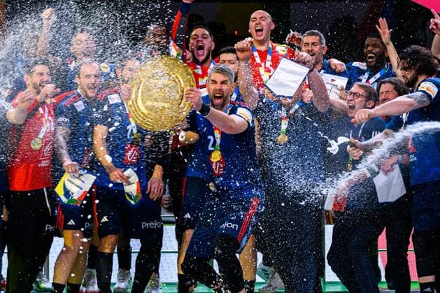 Sport Themen der Woche KW04 Sport Bilder des Tages Koeln, Deutschland: Handball EM 2024 - Finale - Frankreich - Daenemark Luka Karabatic (Frankreich) Köln Lanxess Arena Deutschland *** Cologne, Germany European Handball Championship 2024 Final France Denmark Luka Karabatic France Cologne Lanxess Arena Germany