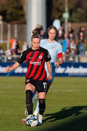 GPFBL Eintracht Frankfurt 1 FC Köln, 11 Matchday, 28 01 2024, Frankfurt Pia Sophie Wolter Eintracht Frankfurt 17 Sharon Beck 1 FC Köln 10 Match from matchday 11 of the Google Pixel Womens Bundesliga between Eintracht Frankfurt and 1 FC Köln at Stadion am Brentanobad in Frankfurt on 28 01 2024 Copyright: xBEAUTIFULxSPORTS Hahnex