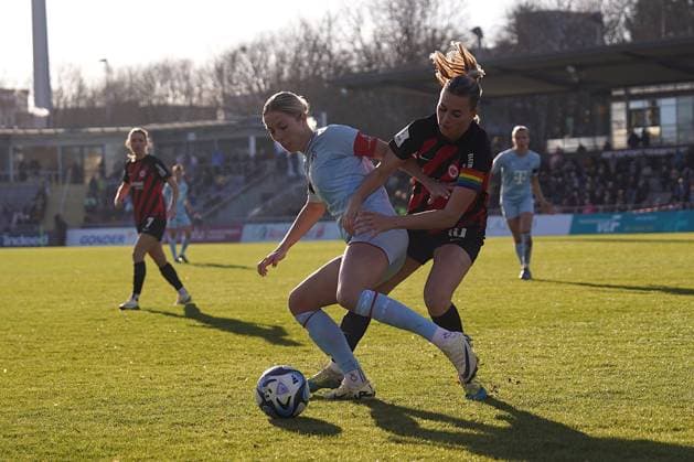Frankfurt, Germany, January 28th 2024: Sharon Beck ( 10 Koeln ) Laura Freigang ( 10 Frankfurt ) during the Google Pixel Frauen-Bundesliga football match between Eintracht Frankfurt and 1.FC KÖLN at Stadion am Brentanobad in Frankfurt, Germany. (Julia Kneissl SPP) Copyright: xJuliaxKneisslx xSPPx spp-en-JuKnSp-DSC02566.jpeg
