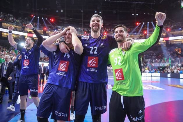 28 01 2024, EHF EURO 2024, European Mens Handball Championship, Lanxess Arena in Cologne, Final, France Denmark France is European Champion The French team celebrates the victory against Denmark Nicolas Tournat France , Kentin Mahe France , Luka Karabatic France and goalkeeper Remi Desbonnet France stand cheering together on the pitch North Rhine-Westphalia Germany