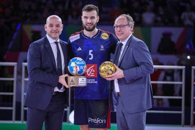 28 01 2024, EHF EURO 2024, European Mens Handball Championship, Lanxess Arena in Cologne, Final, France Denmark France is European Champion Most Valuable Player MVP Award Honor for Nedim Remili France Honor All Star Team North Rhine-Westphalia Germany