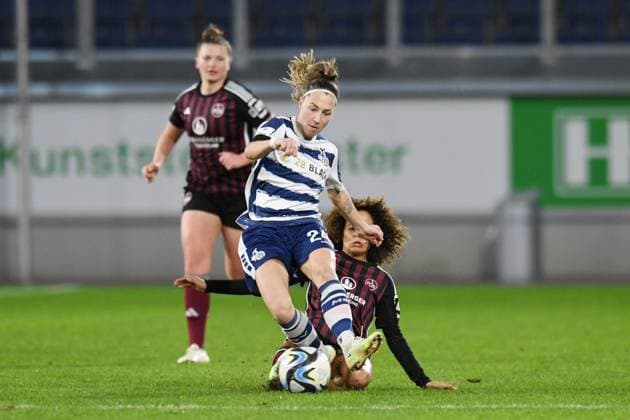 Amira Arfaoui 1 FC Nuernberg Frauen in duel with Lisa Josten MSV Duisburg Frauen GER, MSV Duisburg Frauen vs 1 FC Nuernberg Frauen, Fußball, Bundesliga,11 Spieltag Spielzeit 2023 2024, 28 01 2024 DFL DFB REGULATIONS PROHIBIT ANY USE OF PHOTOGRAPHS AS IMAGE SEQUENCES AND OR QUASI VIDEO GER, MSV Duisburg Frauen vs 1 FC Nuernberg Frauen, Football, Bundesliga,11 Matchday Season 2023 2024, 28 01 2024 Duisburg Copyright: xEibner-Pressefoto ThomasxThienelx EP_TTL
