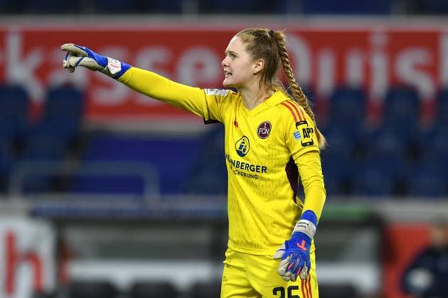 Goalkeeper Kristin Krammer 1 FC Nuernberg Women gives instructions GER, MSV Duisburg Women vs 1 FC Nuernberg Women, Football, Bundesliga,11 Matchday Season 2023 2024, 28 01 2024 DFL DFB REGULATIONS PROHIBIT ANY USE OF PHOTOGRAPHS AS IMAGE SEQUENCES AND OR QUASI VIDEO GER, MSV Duisburg Women vs 1 FC Nuernberg Women, Football, Bundesliga,11 Matchday Season 2023 2024, 28 01 2024 Duisburg Copyright: xEibner-Pressefoto ThomasxThienelx EP_TTL