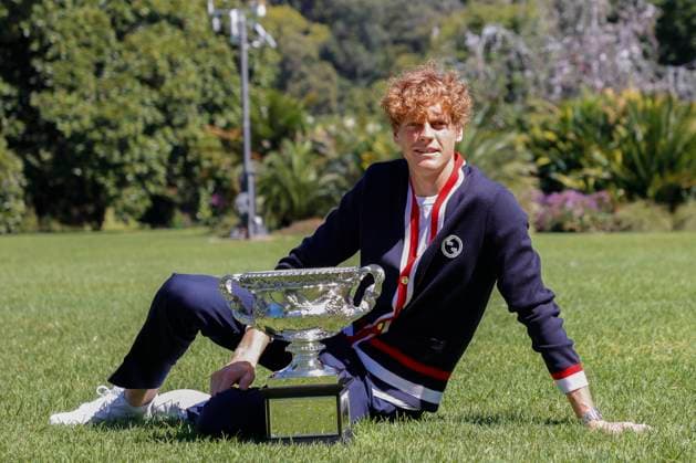 2024 Australian Open Mens Champion Media Opportunity Jannik Sinner of Italy is posing with the Norman Brookes Challenge Cup after winning the 2024 Australian Open Final at the Royal Botanic Gardens in Melbourne, Australia, on January 29, 2024. Melbourne Victoria Australia  Copyright: xCiroxDexLucax originalFilename:deluca-2024aust240129_npcCn.jpg
