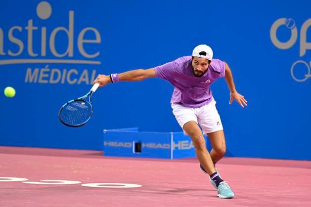 MONTPELLIER, FRANCE - JANUARY 29 : Titouan DROGUET (FRA) during the qualifiers of the ATP, Tennis Herren 250 Open Sud de France tournament in Montpellier, France on January 29th, 2024. TENNIS : Open Sud de France ATP 250 - 29 01 2024 ValentinaClaret Panoramic 