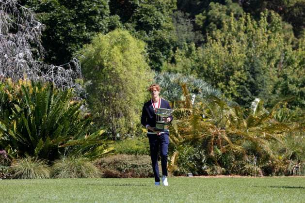 29th January 2024: Melbourne, Australia: Jannik Sinner of Italy poses with the Norman Brookes Challenge Cup after winning the 2024 Australian Mens Open Final, in the Royal Botanic Gardens on January 29, 2024 in Melbourne, Australia  ActionPlus12603360 Nafoto
