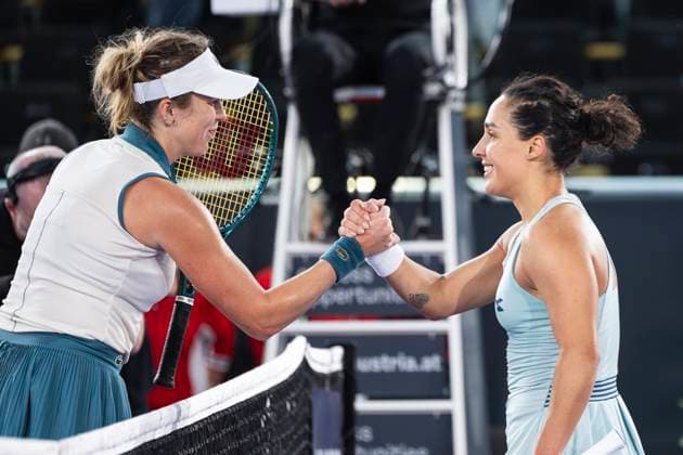 TENNIS - WTA, Tennis Damen Upper Austria Ladies Linz LINZ,AUSTRIA,29.JAN.24 - TENNIS - WTA Tour, Upper Austria Ladies Linz. Image shows Anastasia Pavlyuchenkova (RUS) and Martina Trevisan (ITA).  GEPAxpictures xGintarexKarpaviciute