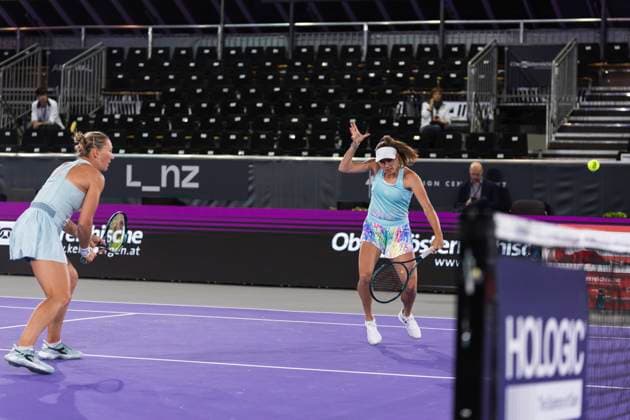 TENNIS - WTA, Tennis Damen Upper Austria Ladies Linz LINZ,AUSTRIA,29.JAN.24 - TENNIS - WTA Tour, Upper Austria Ladies Linz. Image shows Nicole Melichar-Martinez (USA) and Ellen Perez (AUS).  GEPAxpictures xGintarexKarpaviciute