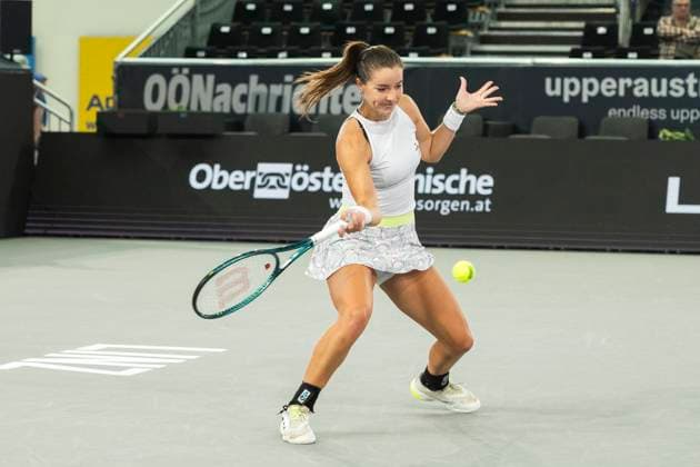 TENNIS - WTA, Tennis Damen Upper Austria Ladies Linz LINZ,AUSTRIA,30.JAN.24 - TENNIS - WTA Tour, Upper Austria Ladies Linz. Image shows Jodie Burrage (GBR).  GEPAxpictures xGintarexKarpaviciute