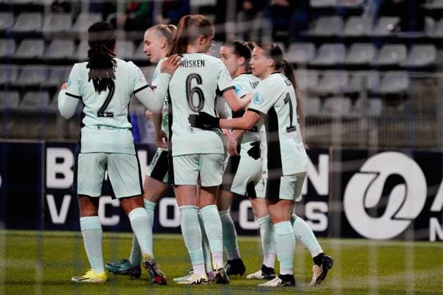 Fran Kirby of Chelsea (14) is congratulated after she puts her side 1-0 ahead with a back post header Paris FC Feminines v Chelsea Women, Football, UEFA Women s Champions League, Group D, Stade Charlety, Paris, France - 30 Jan 2024 EDITORIAL USE ONLY No use with unauthorised audio, video, data, fixture lists, club league logos or live services. Online in-match use limited to 120 images, no video emulation. No use in betting, games or single club league player publications. Copyright: xDavexWinter Shutterstockx 14324140ak