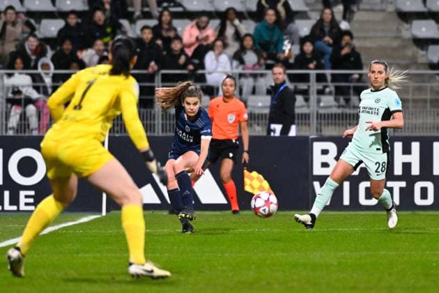 Daphne CORBOZ ( 8 - PFC ) - Zecira Musovic ( 1 - Chelsea ) and Jelena Cankovic ( 28 - Chelsea ) during the UEFA Women s Champions League match between PFC and Chelsea at Stade Charlety on January 30, 2024 in Paris, France. ( Photo by federico pestellini panoramic ) - FOOTBALL : PFC vs Chelsea - Ligue des Champions Feminine - 30 01 2024 FedericoPestellini Panoramic 